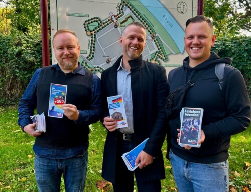 Flyeraktion in Rheinberg-Orsoy: Miroslaw, Dennis und Adam knüpfen neue Kontakte